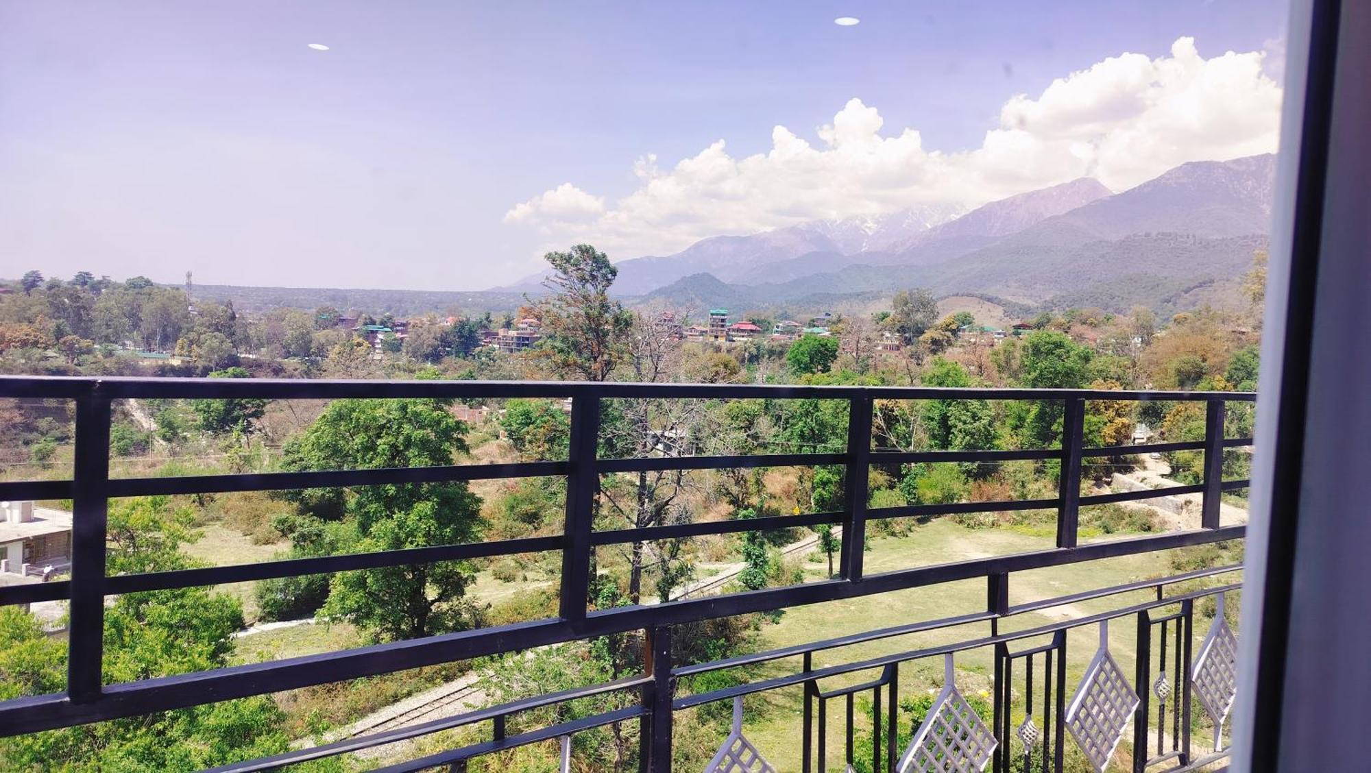 Hotel Binwa View Baijnāth Buitenkant foto